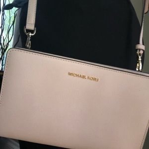 Michael Kors crossbody/ Clutch